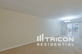 1563 Park Ridge Ln in Arnold, MO - Foto de edificio - Building Photo