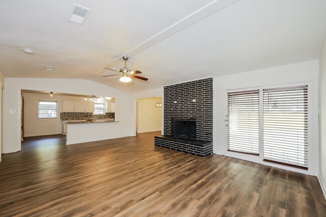 1017 Locust St in Benbrook, TX - Building Photo - Building Photo