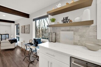 2578 Dimple Dell Rd in Sandy, UT - Foto de edificio - Building Photo