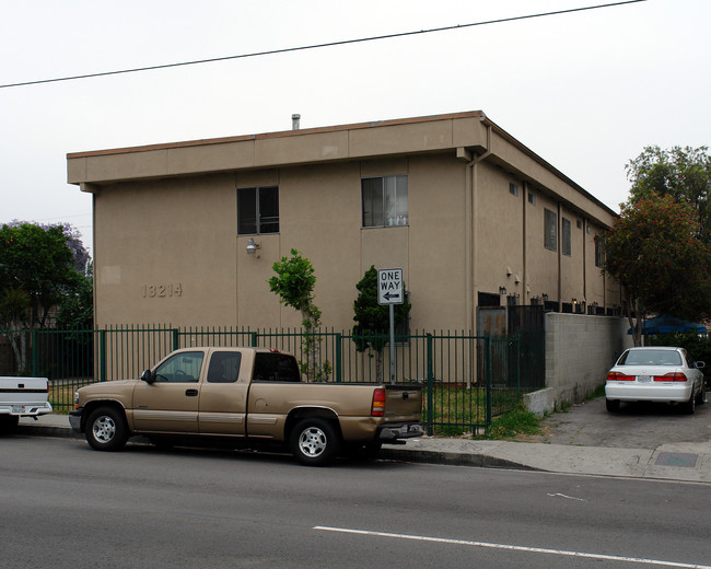 13214 S Vermont Ave in Gardena, CA - Building Photo - Building Photo