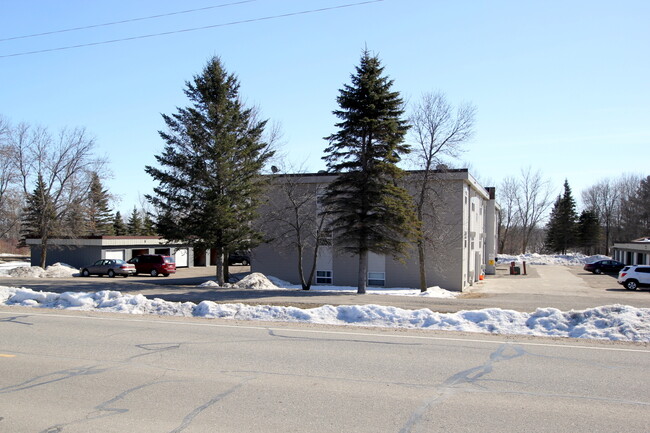 Riverside Apartments in Pelican Rapids, MN - Foto de edificio - Building Photo