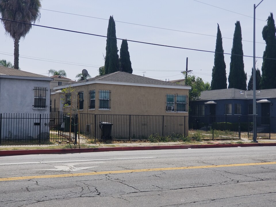 7906 S Normandie Ave in Los Angeles, CA - Building Photo