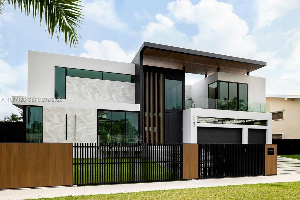 1102 Washington St in Hollywood, FL - Building Photo