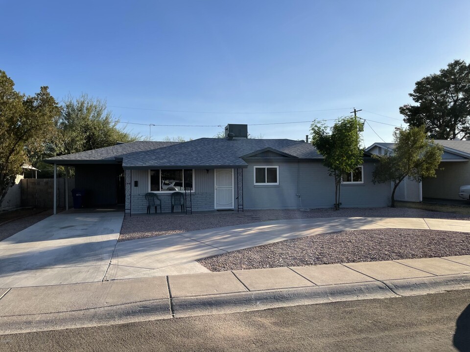 1315 E Don Carlos Ave in Tempe, AZ - Foto de edificio