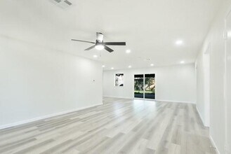 1840 El Mar Ln in Seabrook, TX - Building Photo - Building Photo