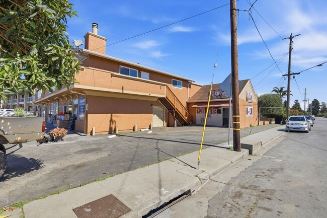 710 E Lake Ave in Watsonville, CA - Building Photo - Building Photo