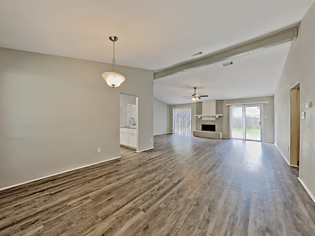 206 Kalmia Dr in Arlington, TX - Building Photo - Building Photo