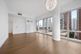 75 Park Ln S in Jersey City, NJ - Foto de edificio - Building Photo