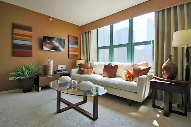 708 N State St in Chicago, IL - Building Photo - Building Photo