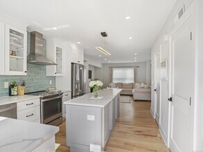 18 1/2 Howard Ave in Norwalk, CT - Foto de edificio - Building Photo