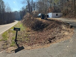 6705 Claude Parks Rd in Murrayville, GA - Foto de edificio - Building Photo
