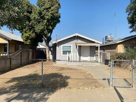 351 N D St in Exeter, CA - Building Photo