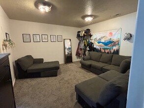 322 Stamford Dr in North Salt Lake, UT - Building Photo - Building Photo