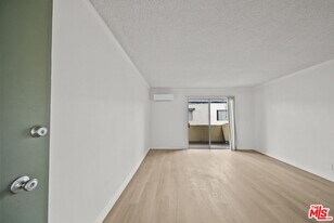 8371 Northgate Ave in Los Angeles, CA - Building Photo