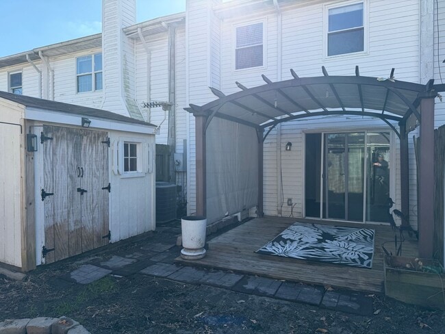 1159 Old Clubhouse Rd in Virginia Beach, VA - Foto de edificio - Building Photo