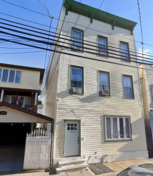 property at 1172 Summit Ave