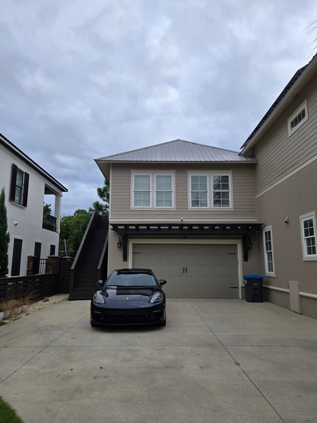 413 Geneva Ave, Unit Carraige House Apartment