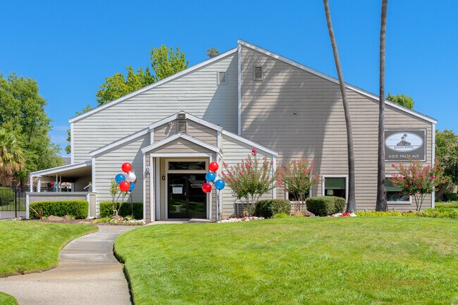 Logan Park in Sacramento, CA - Foto de edificio - Building Photo