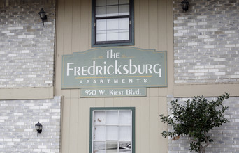 Fredricksburg Apartments in Dallas, TX - Building Photo - Building Photo