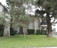 11821 Magnolia Blvd. Apartments