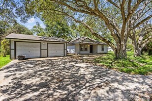 11903 22nd St in Santa Fe, TX - Building Photo
