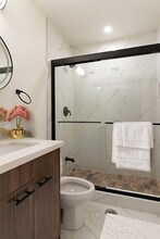 52 Charlton Ave W in Hamilton, ON - Building Photo - Building Photo