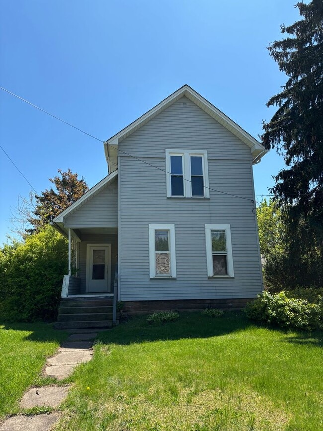 property at 613 W 18th St