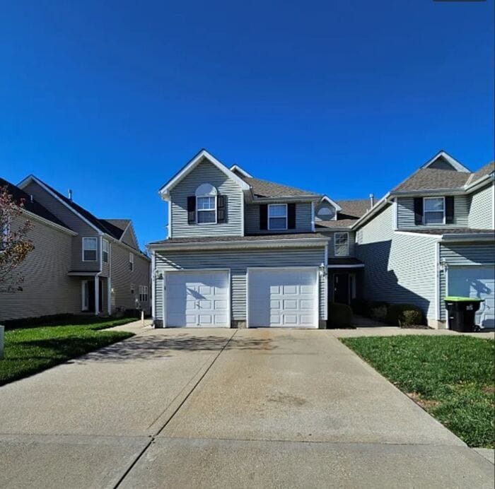 2160 SW Rambling Vine Rd in Lee's Summit, MO - Building Photo