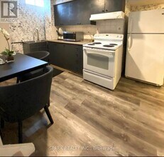 6395 Millers Grove in Mississauga, ON - Building Photo - Building Photo