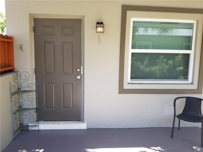 909 NE 23rd Dr-Unit -1 in Wilton Manors, FL - Building Photo - Building Photo