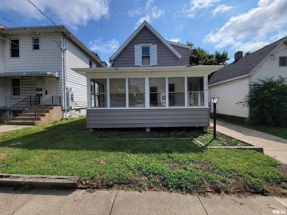 1910 North North Street in Peoria, IL - Building Photo