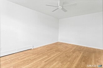 2090 Madison Ave in Bridgeport, CT - Building Photo - Building Photo