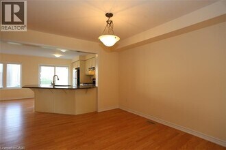 155 W Oak Trl in Kitchener, ON - Building Photo - Building Photo