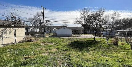 714 Cravens Ave in San Antonio, TX - Building Photo - Building Photo