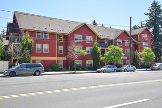 Leander Court in Portland, OR - Building Photo - Building Photo