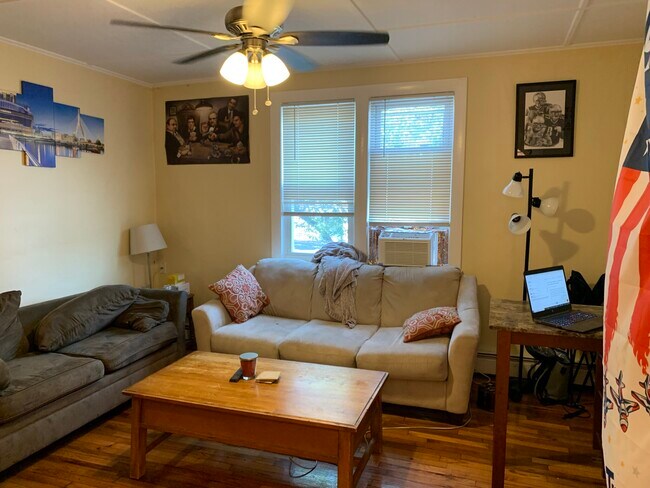 41 Cross St, Unit 2 in Somerville, MA - Building Photo - Building Photo