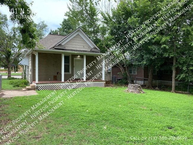 301 N 5th St in Ponca City, OK - Building Photo - Building Photo