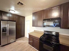 8159 Beeman Ave in Los Angeles, CA - Foto de edificio - Building Photo