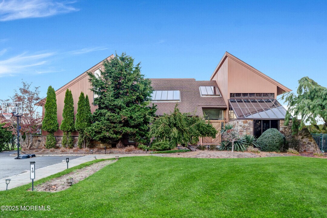 19 Parker Ave in Deal, NJ - Building Photo