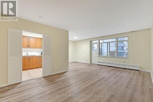 825 Kennedy Rd in Toronto, ON - Building Photo