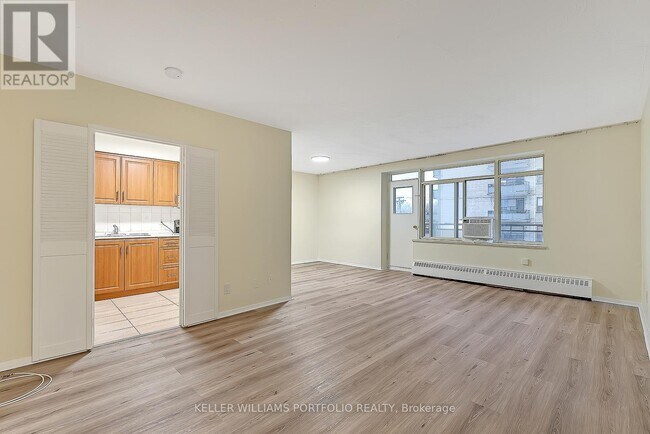 825 Kennedy Rd in Toronto, ON - Building Photo - Building Photo