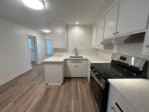 15 Main St in Essex, CT - Building Photo - Building Photo