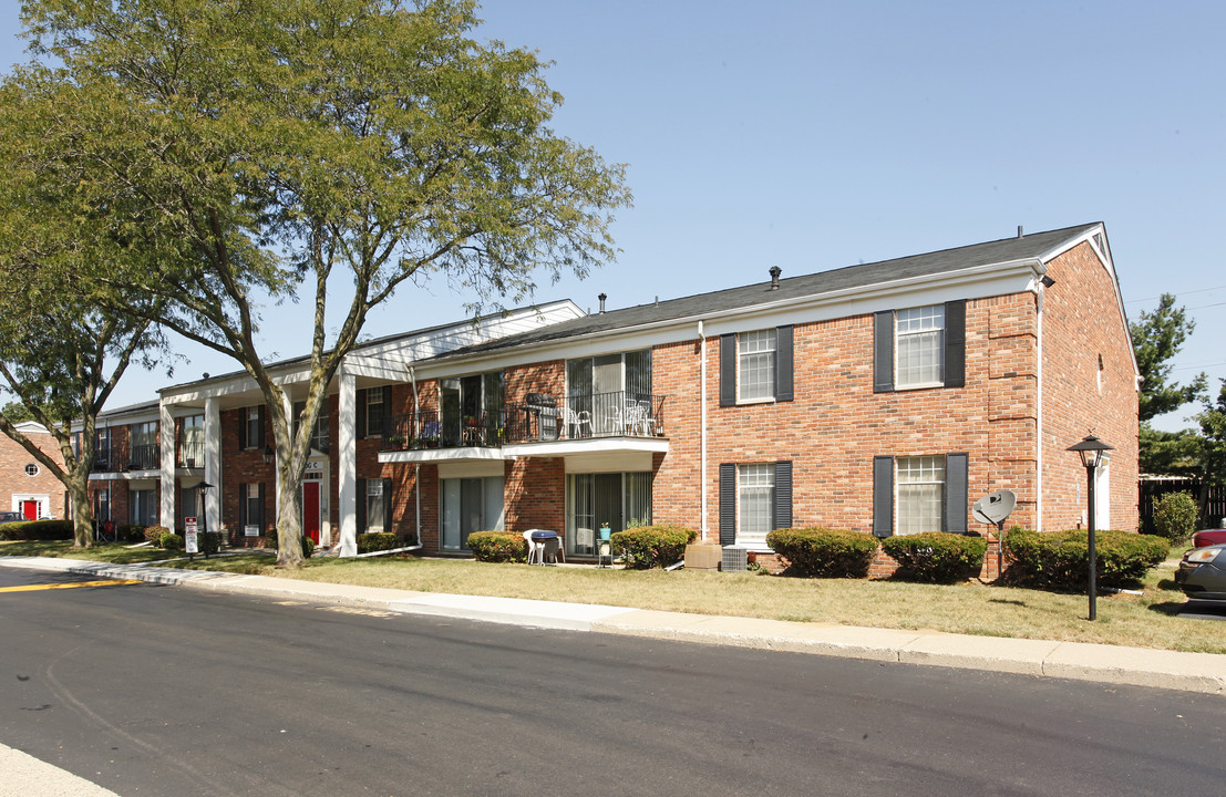 Westland Colonial Village in Westland, MI - Building Photo