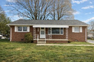 305 N Sellars Mill Rd in Burlington, NC - Building Photo