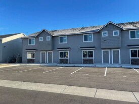 121 E Ravenna Ln in Nampa, ID - Building Photo