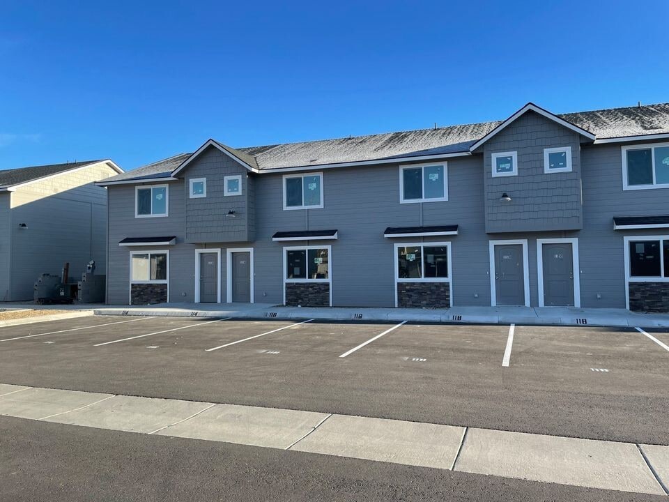 117 E Ravenna Ln in Nampa, ID - Building Photo