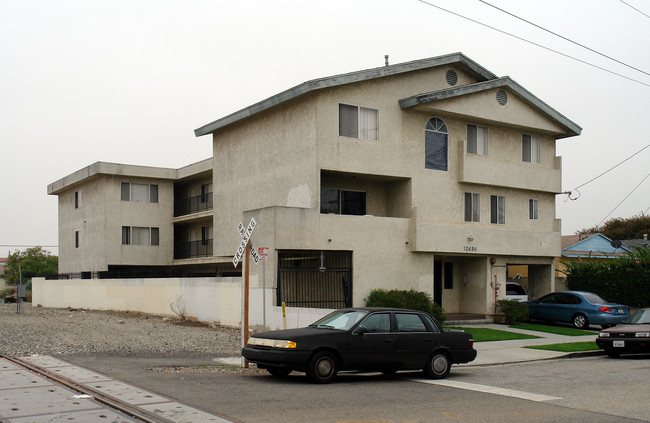 12434 Freeman Ave in Hawthorne, CA - Foto de edificio - Building Photo