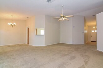 10148 Cedar Dune Dr in Tampa, FL - Building Photo - Building Photo