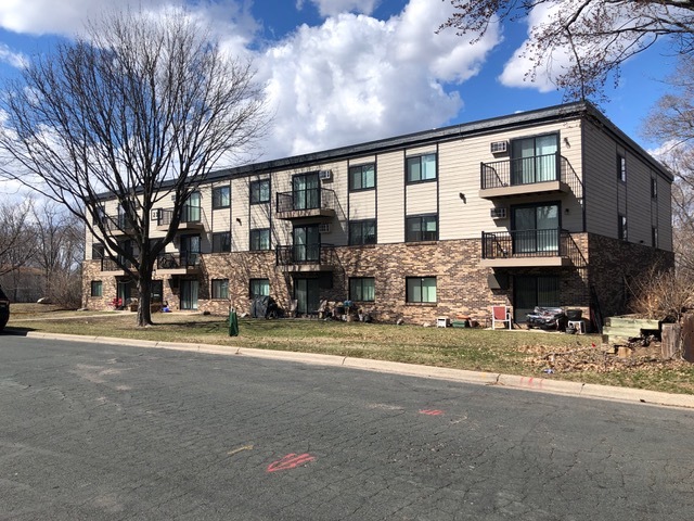 Gauvette Park Apartments in Columbia Heights, MN - Foto de edificio