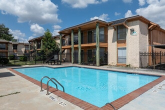 Cedar Branch Apartments in Houston, TX - Building Photo - Building Photo